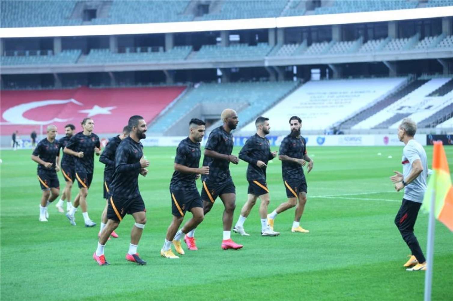 "Qalatasaray" "Neftçi" ilə oyun öncəsi son məşqini keçirdi -   FOTOLAR