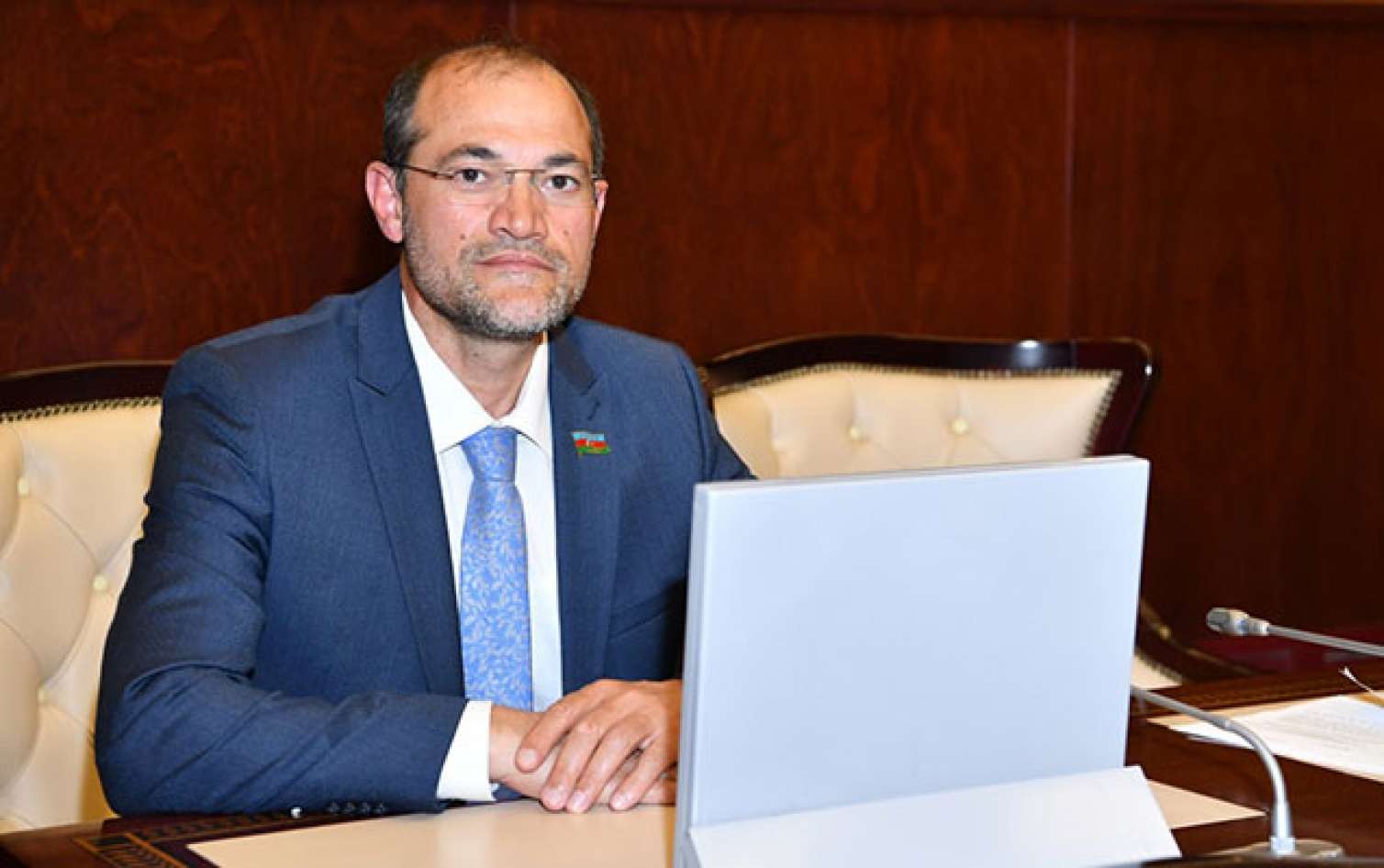 Razi Nurullayev: “Vəzifəli şəxslər işlərinin öhdəsindən gələ bilmirlər” 