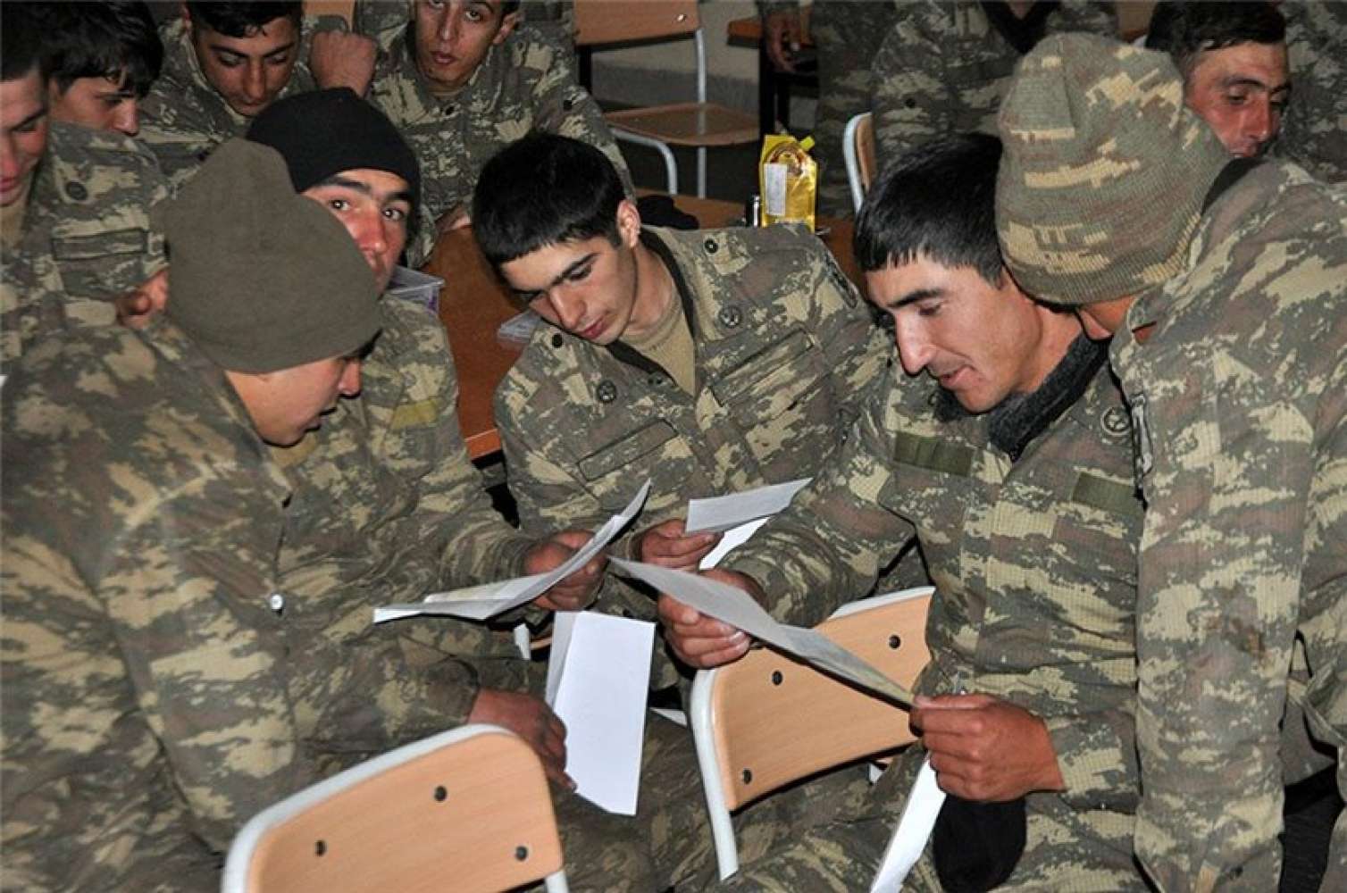 Döyüşlərdə iştirak edən şəxsi heyət arasında təbliğat işləri davam edir  FOTOLAR