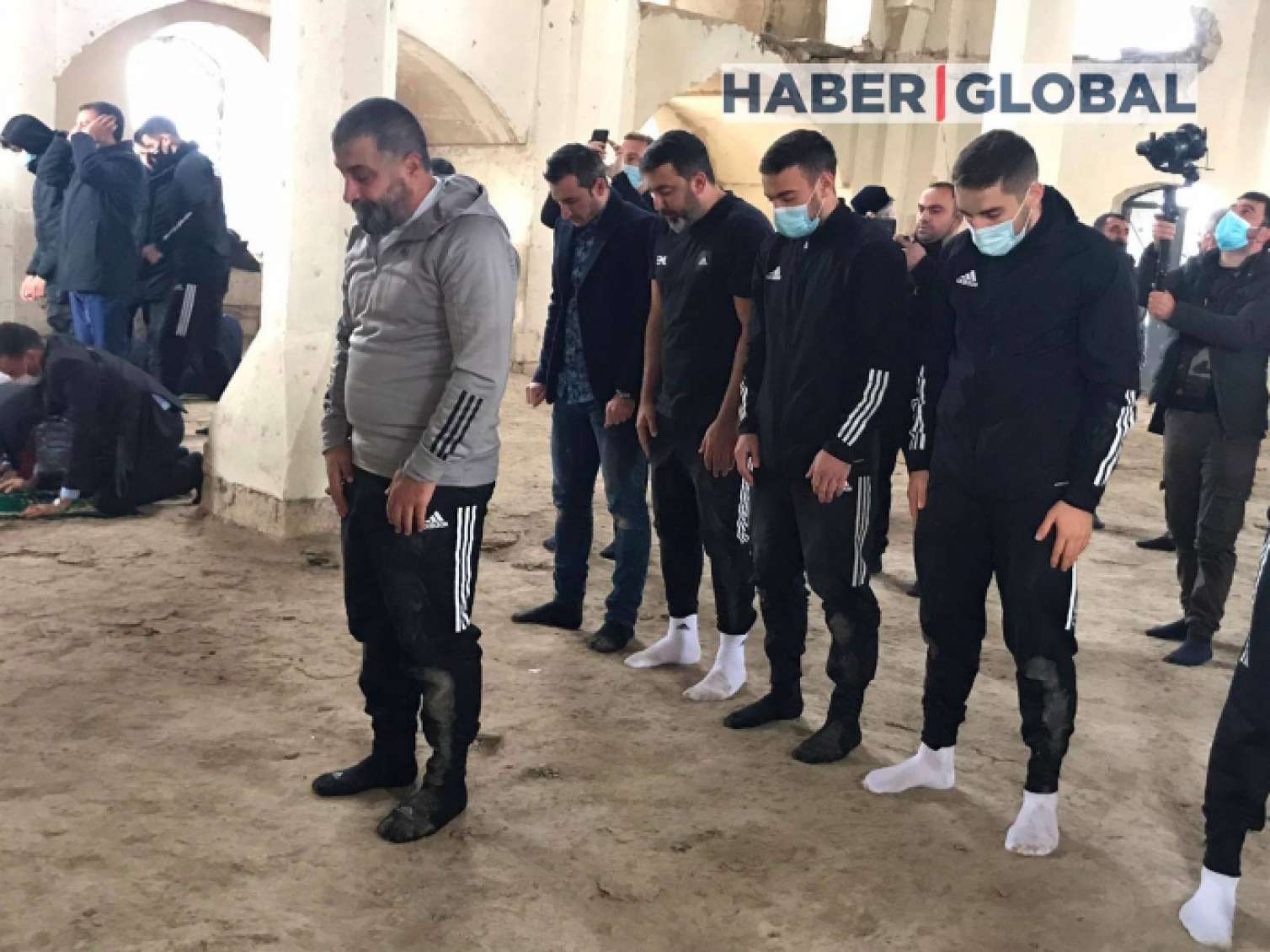 “Qarabağ”ın futbolçuları Ağdam məscidində namaz qıldı   FOTOLAR