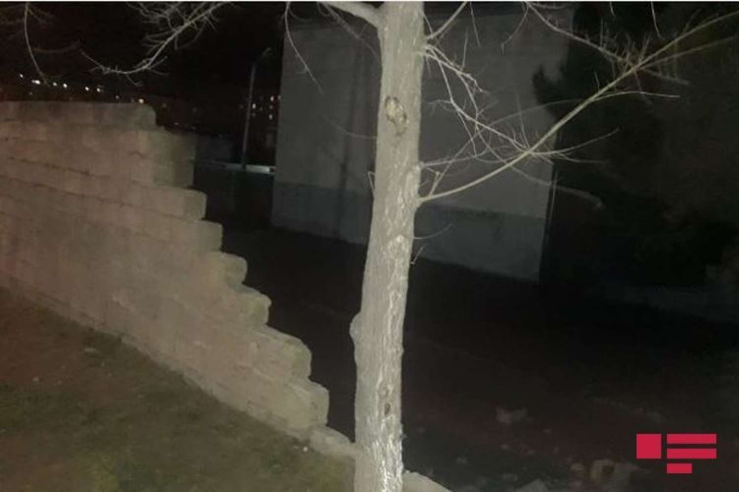 Güclü külək Sumqayıtda liseyin daş hasarını uçurdu  FOTOLAR