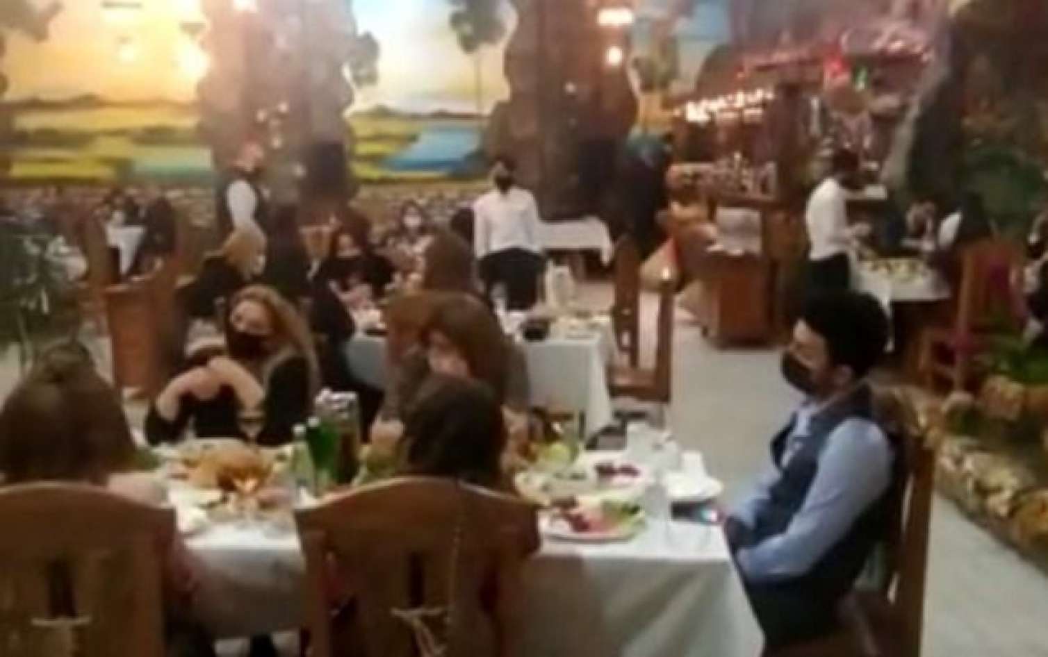 Bakıda restoranda toy edənlər cərimələndi -   FOTO   