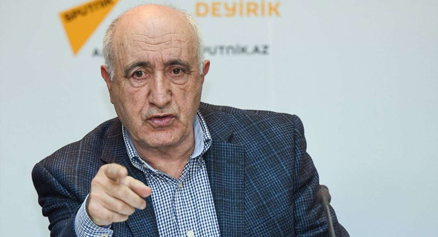 "Heç kəs evinin yanındakı məktəbi qoyub, uşağını uzağa aparmaz” -  Professor Əsgərov