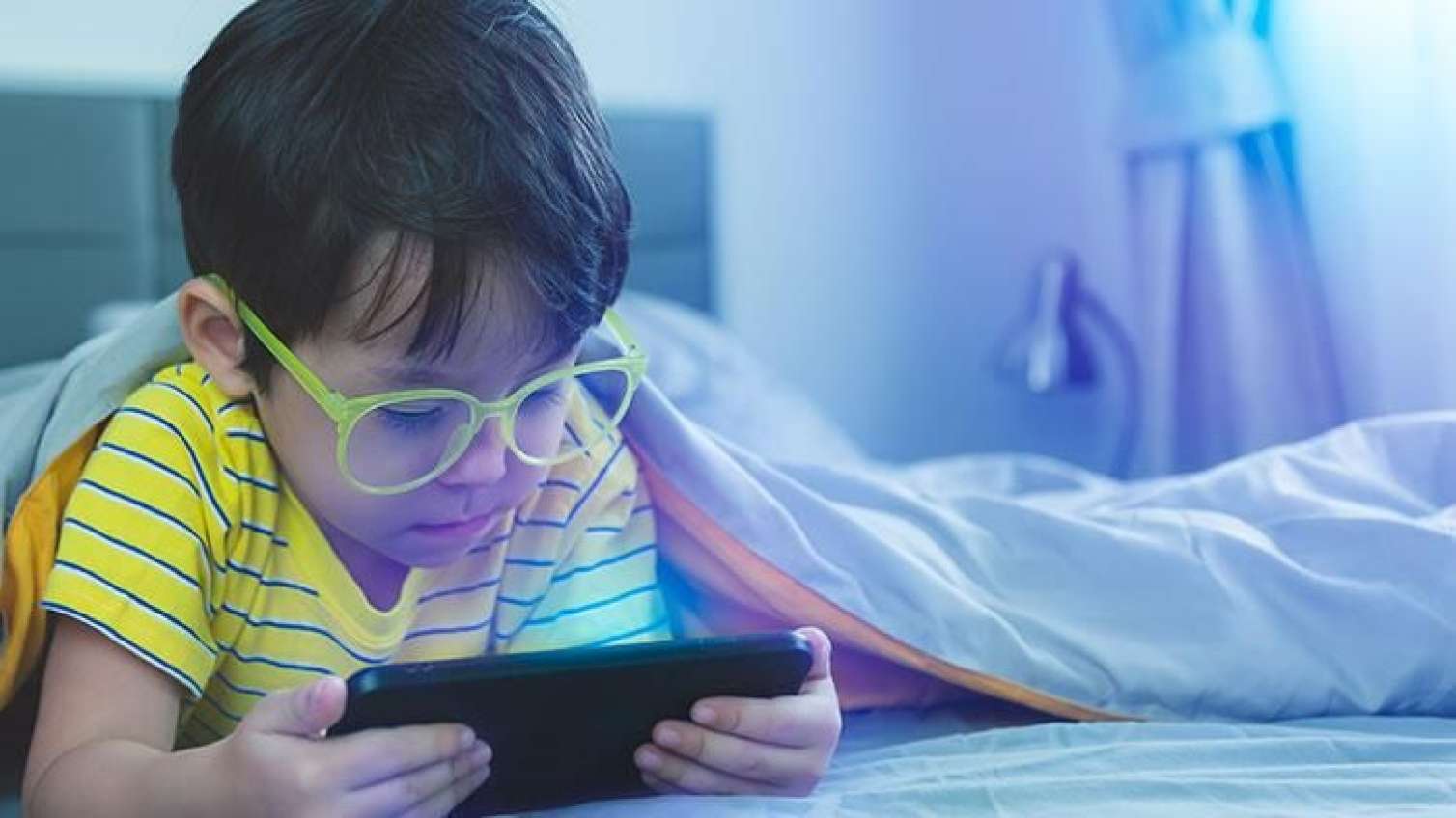 Azərbaycanda uşaqların sosial şəbəkələrə giriş QADAĞA EDİLİR? 