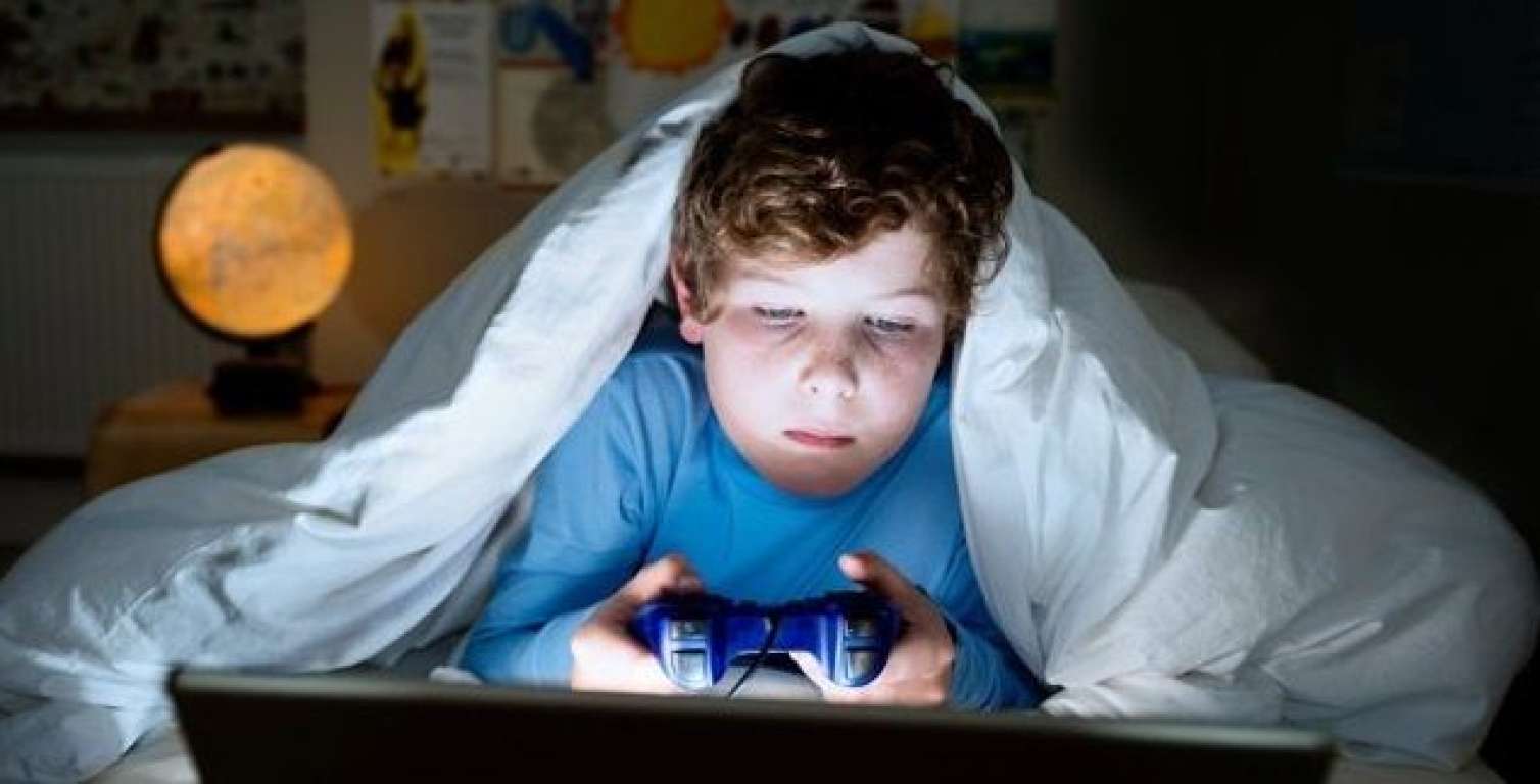 Uşaqlar üçün səssiz TƏHLÜKƏ: Övladlarımızı ölümə aparan bu oyunlardan necə qoruyaq? - VİDEO 