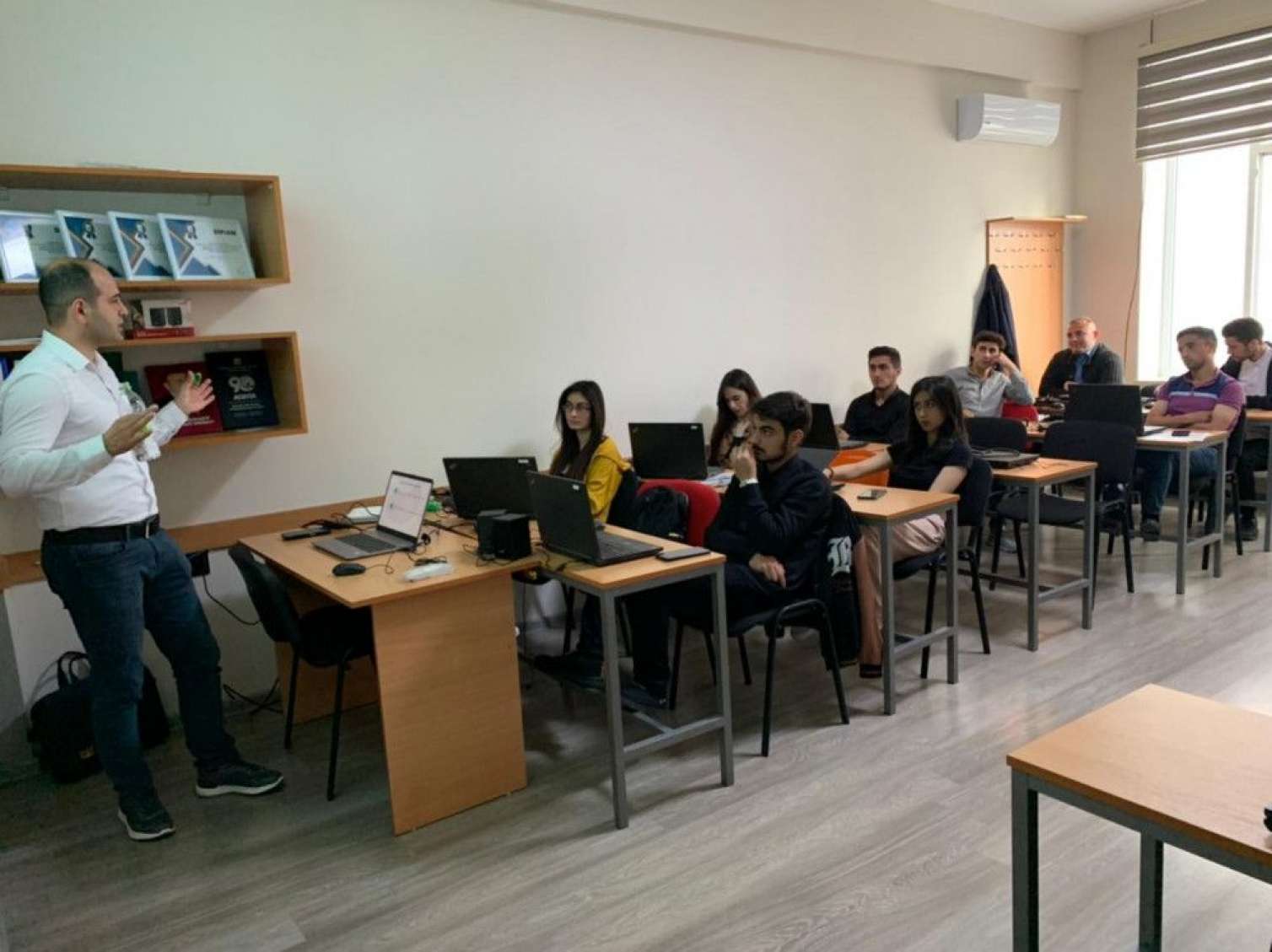 Baş redaktor “Mediada smartfon dövrü” mövzusunda təlim keçdi - FOTO 