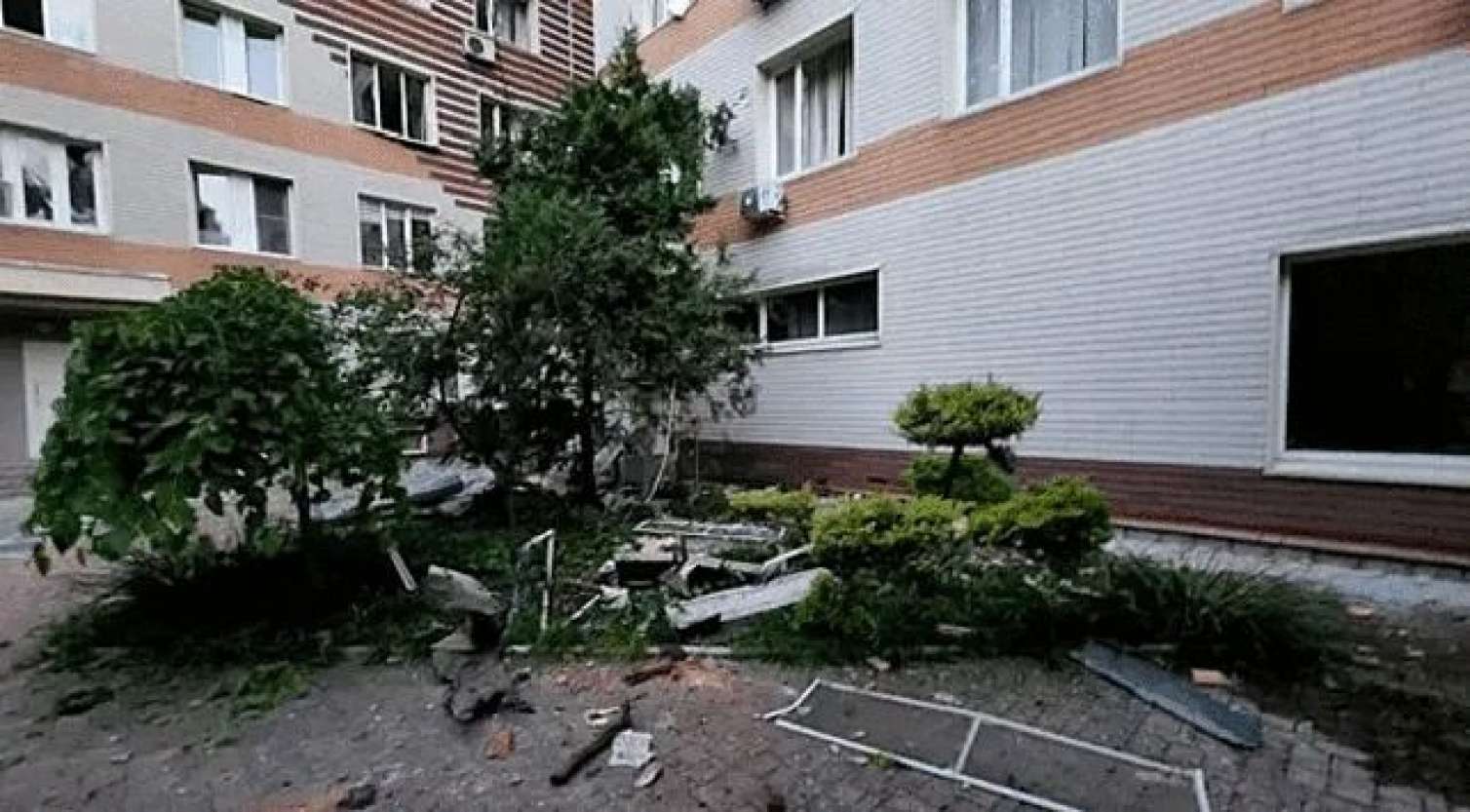 Donetskdə doğum evi artilleriya atəşinə tutuldu - “Bu, superterrordur” 