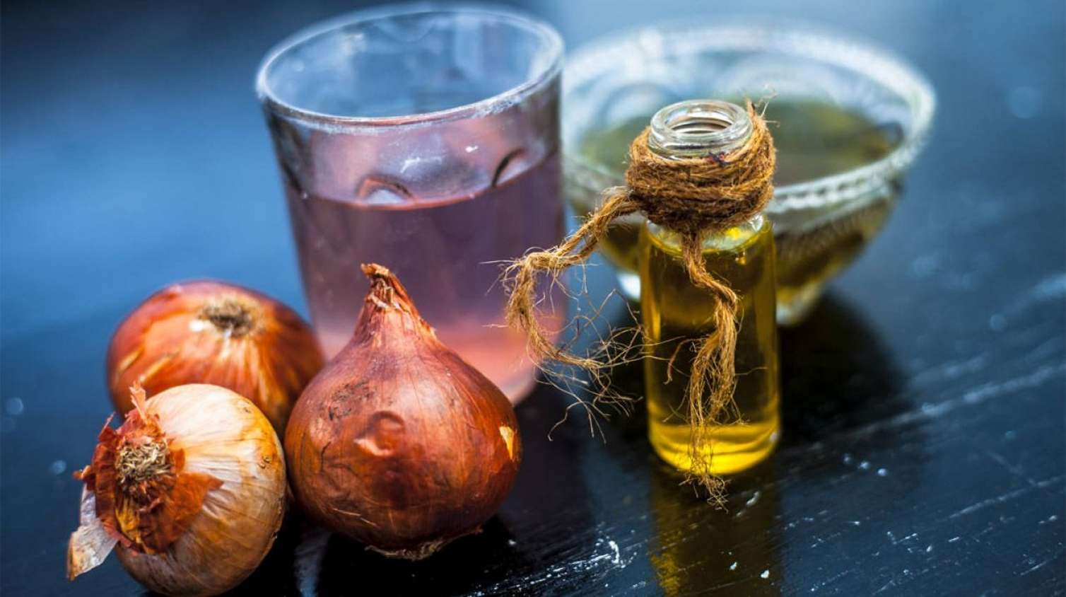 Saç tökülməsinə qarşı təbii vasitə: soğan yağı 