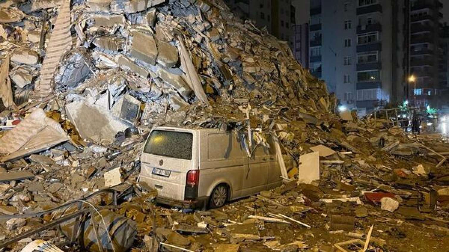 Türkiyədən zəlzələ ilə bağlı ilk rəsmi açıqlama: Ölü sayı artır 