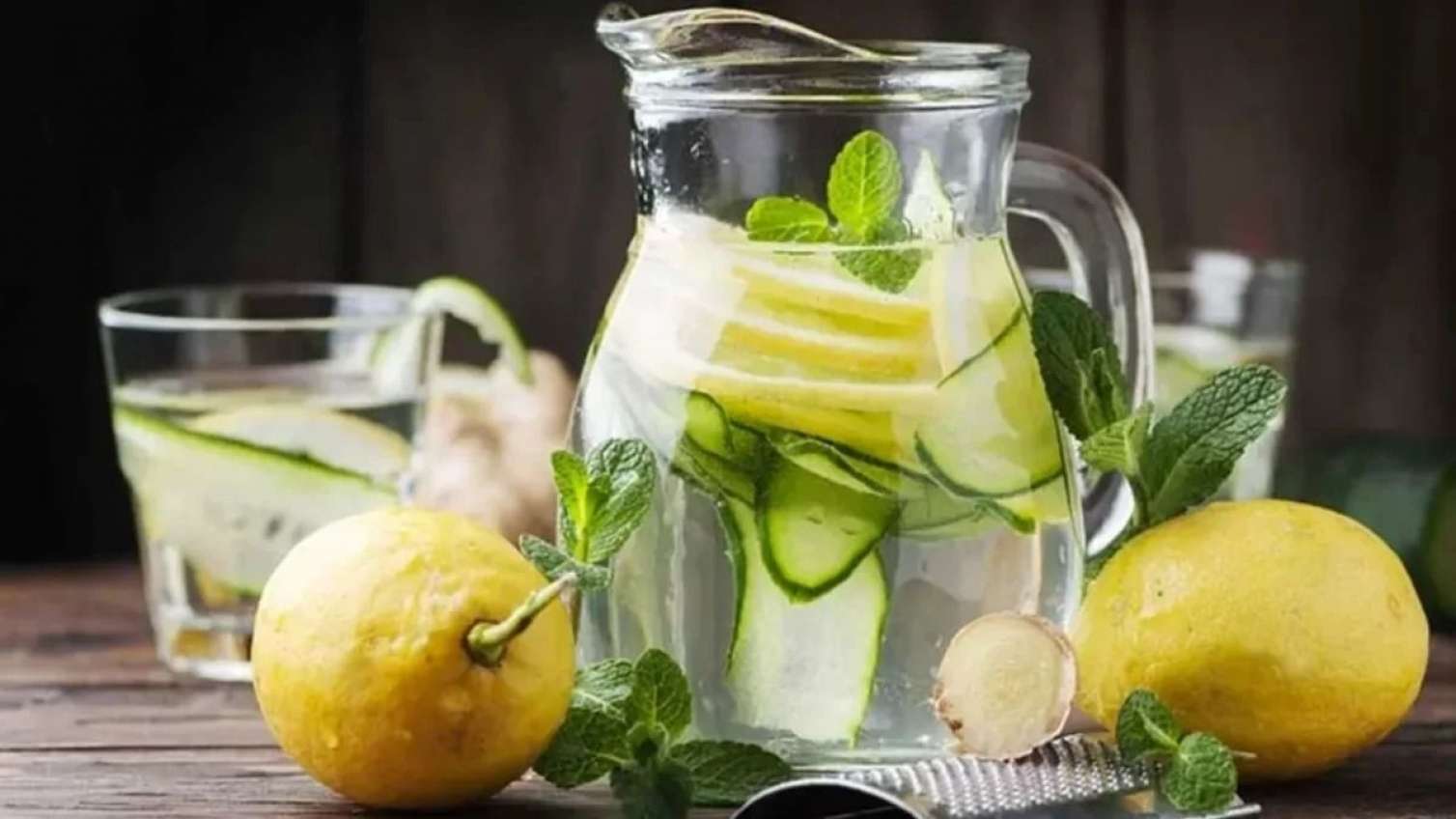 Limon, xiyar və cəfəri detoksu -  İçdiyiniz suya əlavə edin