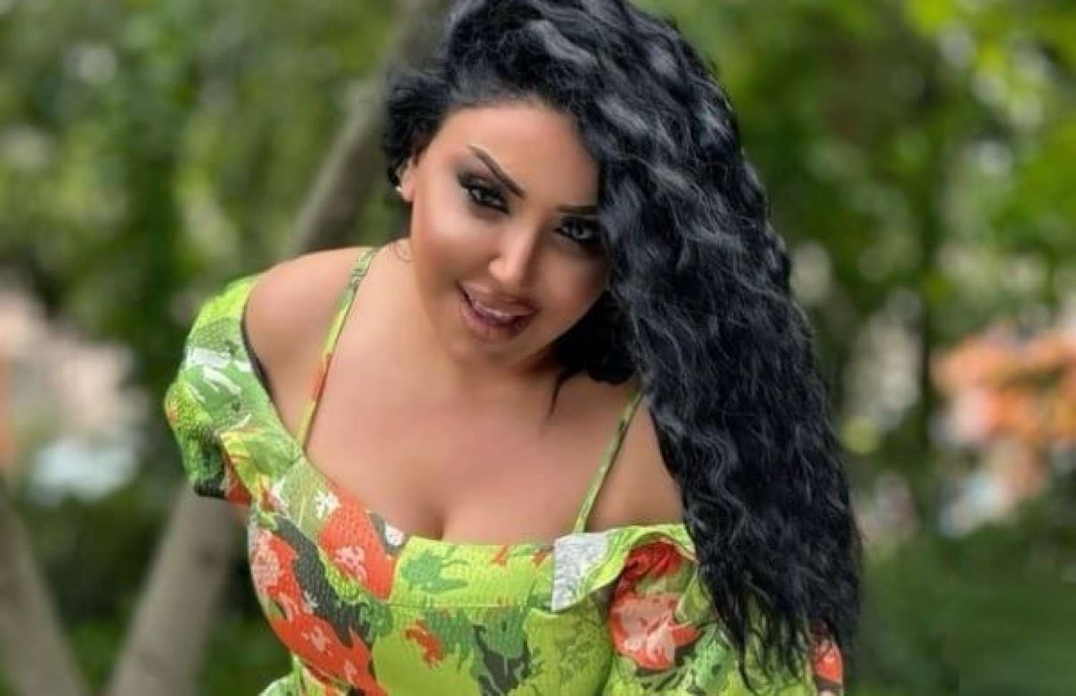 Kəmalə Günəşli mikrofonla toy sahibini təhqir edib - Ona bakal atdı 