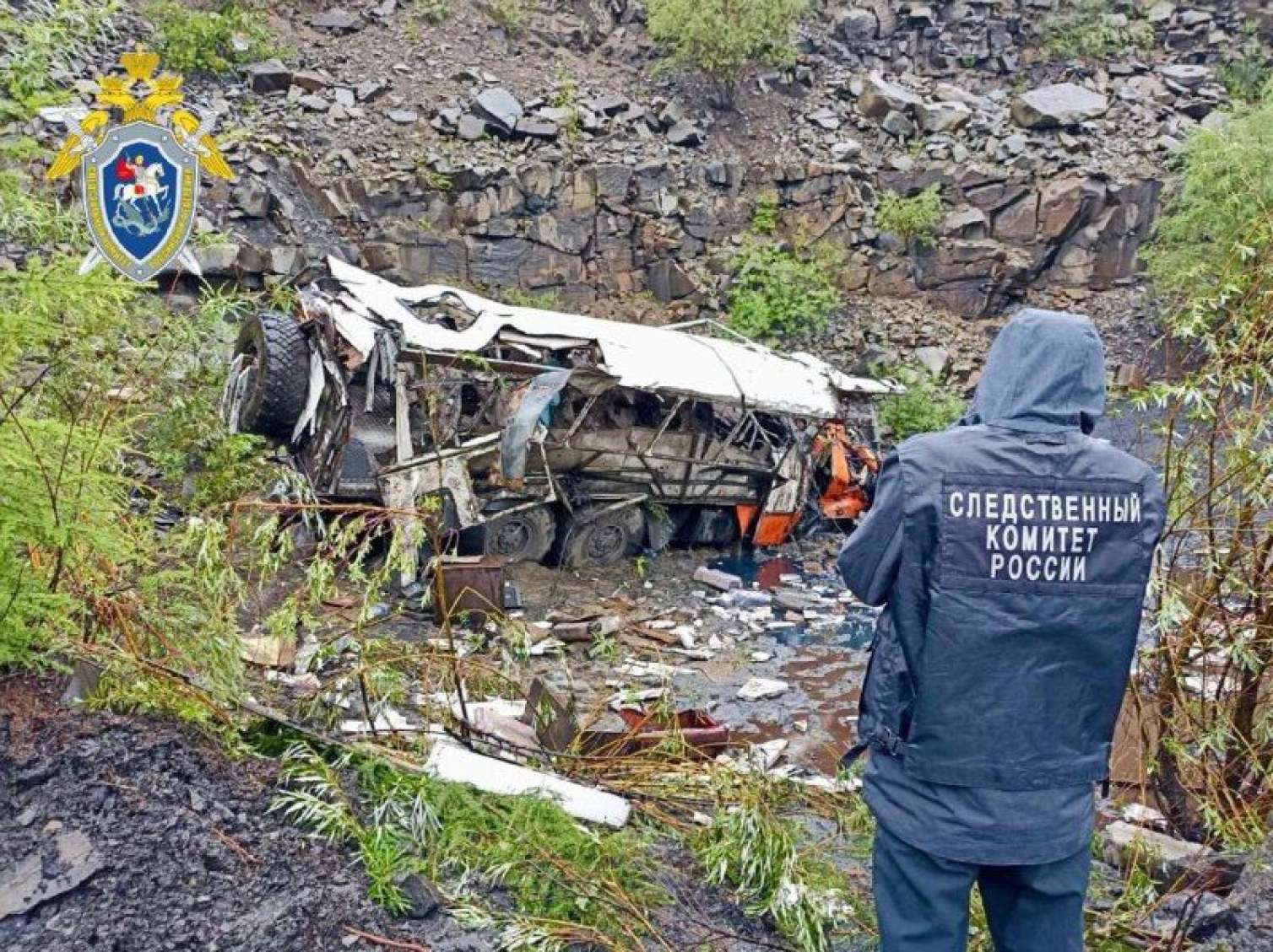 Avtobus 25 metrlik uçurumdan aşdı -  FOTO+VİDEO