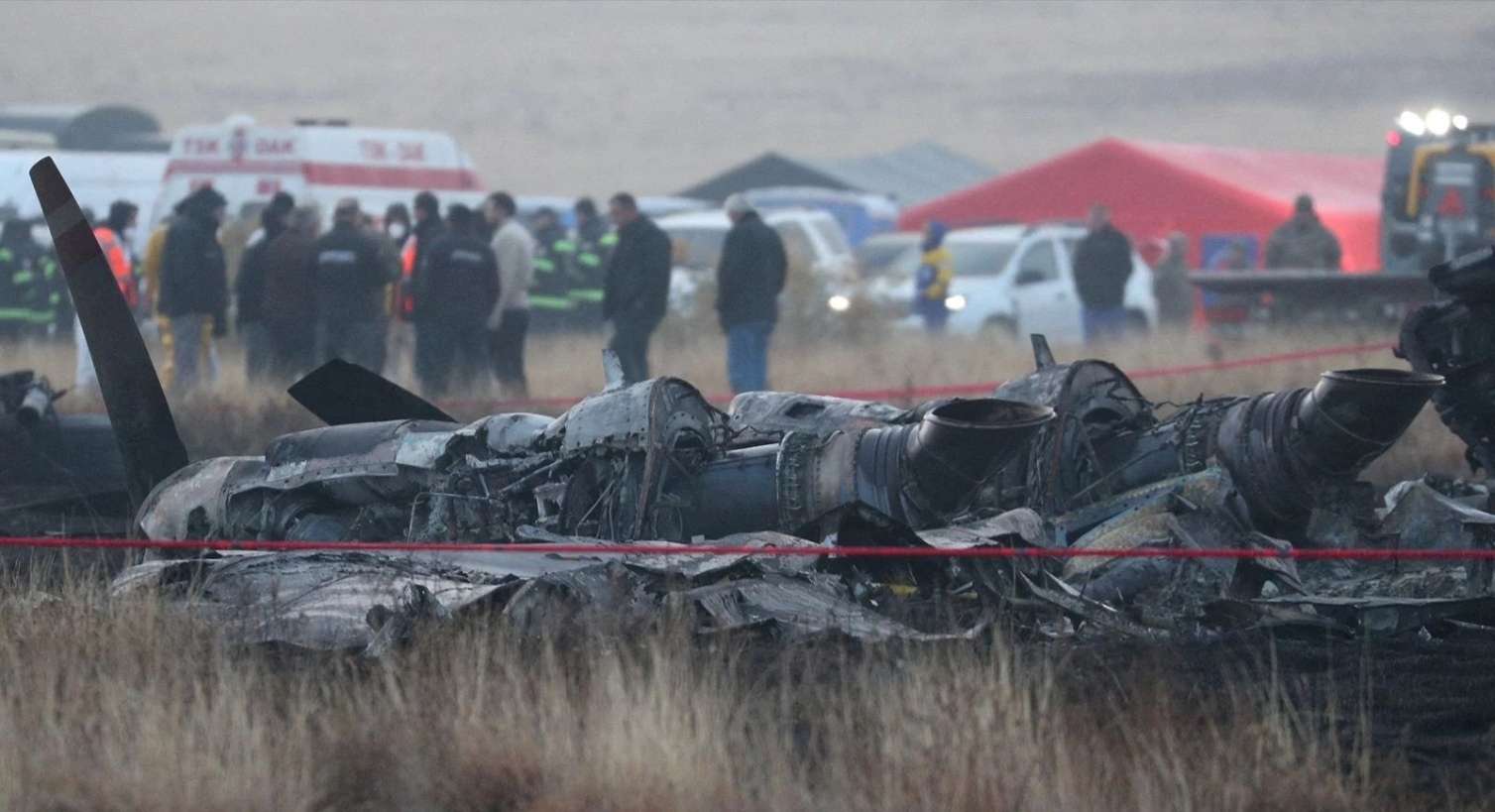 "Təyyarə havada parçalanıb, amma..." - Açıqlama 