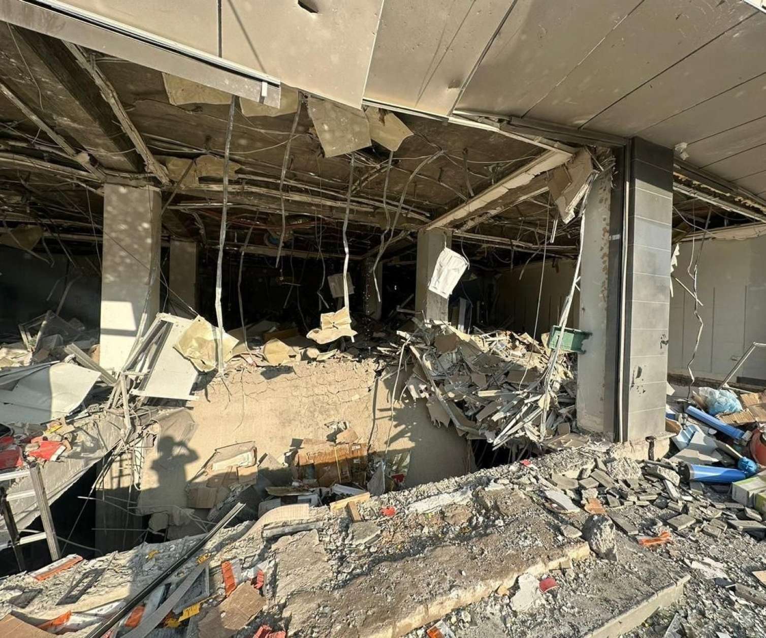 Partlayış mənzillərə ziyan vurdu – FOTO 