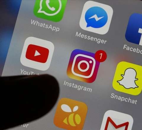 Daha bir ölkə uşaqlara sosial medianı qadağan etdi 
