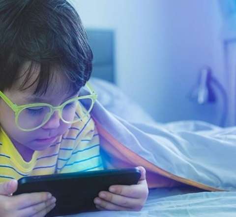 Azərbaycanda uşaqların sosial şəbəkələrə giriş QADAĞA EDİLİR? 