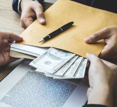 Korrupsiya yolu ilə ölkədən çıxarılan vəsaitlər qaytarılacaq: Məkkə Konvensiyası nə vəd edir? 