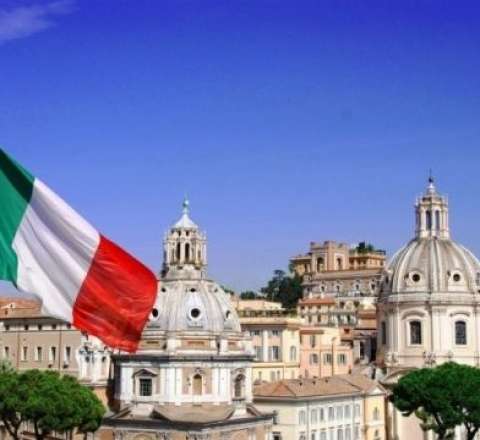 Romaya gedən azərbaycanlı qadın xeyli pulla itkin düşdü 