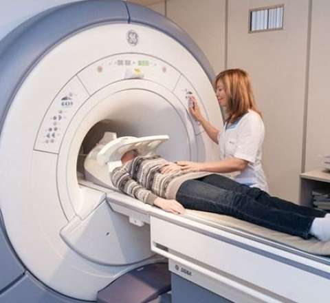 Həkim xəstəni MRT aparatında unutdu - 6 saat cihazda qaldı 