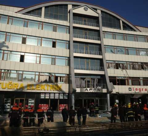 Nərimanovda ofis binasında partlayış– Hadisə "AFEN Plaza"da baş verib – VİDEO 