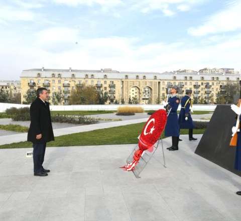 Cevdet Yılmaz Zəfər parkında – Türkiyənin vitse-prezidenti Azərbaycanda səfərdədir – FOTO 