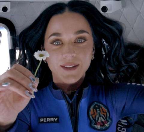 Kosmosda selfi üçün milyonlar xərcləməsi ilin hadisələrindən oldu 