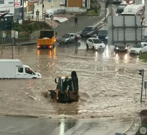 Qaziantepdə güclü fırtına: 23 nəfər yaralandı, 39 məktəbdə dərslər dayandırıldı - VİDEO/FOTOLAR