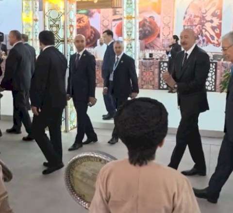Prezidentə “Sizi çox istəyirəm” deyən uşaq görün hansı məşhurun oğludur -  FOTO