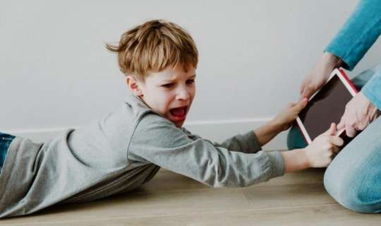 Bu yaşda olanların ağıllı telefon istifadəsinə qadağa qoyulacaq 