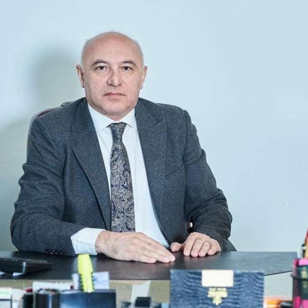 Cənab deputat, vətəndaşlardan kim üzr istəməlidir? 