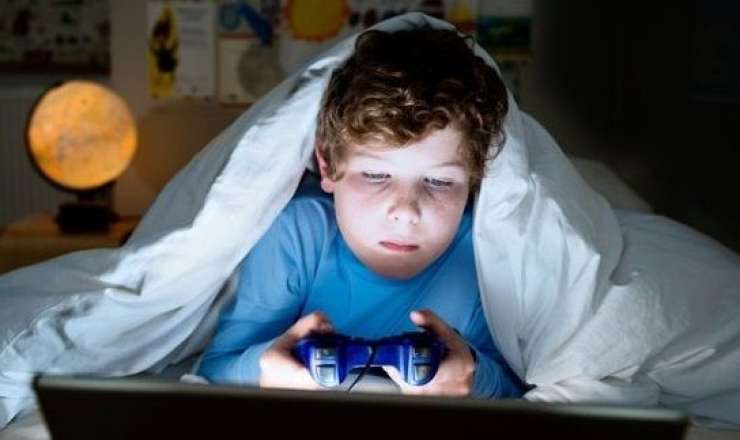 Uşaqlar üçün səssiz TƏHLÜKƏ: Övladlarımızı ölümə aparan bu oyunlardan necə qoruyaq? - VİDEO 