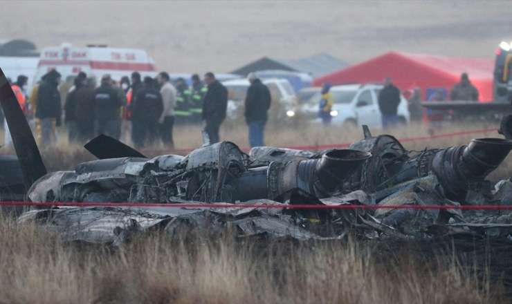 "Təyyarə havada parçalanıb, amma..." - Açıqlama 