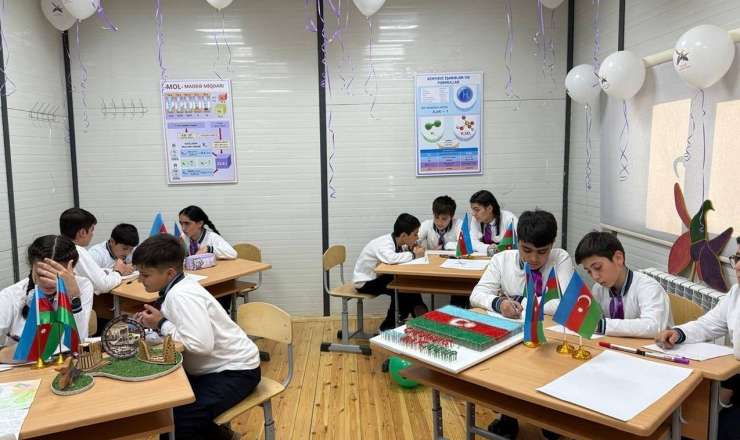 Zəfərin sədası sinif otaqlarından gəlir - Kəlbəcərdə yeni məktəb 