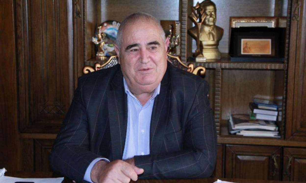 Versinlər də, "niçeqo"... -  Şərurlu İsfəndiyar