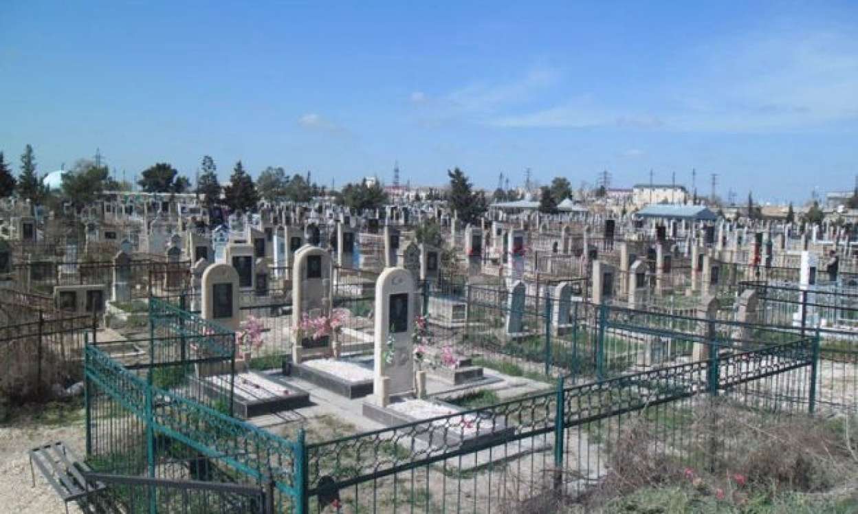 Əməkdar artistin məzarı müzakirə yaratdı - VİDEO