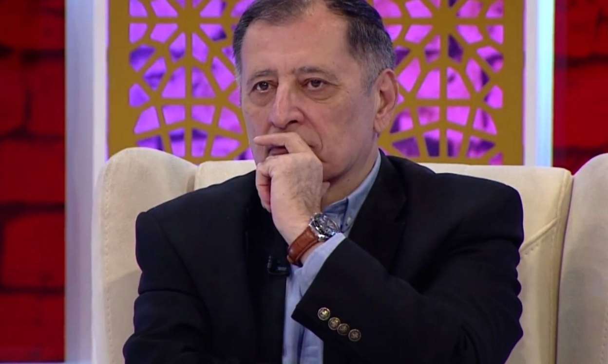 Baba Vəziroğlu QƏZƏBLƏNDİ: “Hələ Rasim Balayevin torpağı yaşdır, ayıbdır!”  