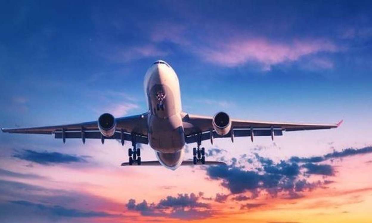 Bakıdan uçan təyyarə təcili eniş etdi: Küçədə silahlı adamlar... 