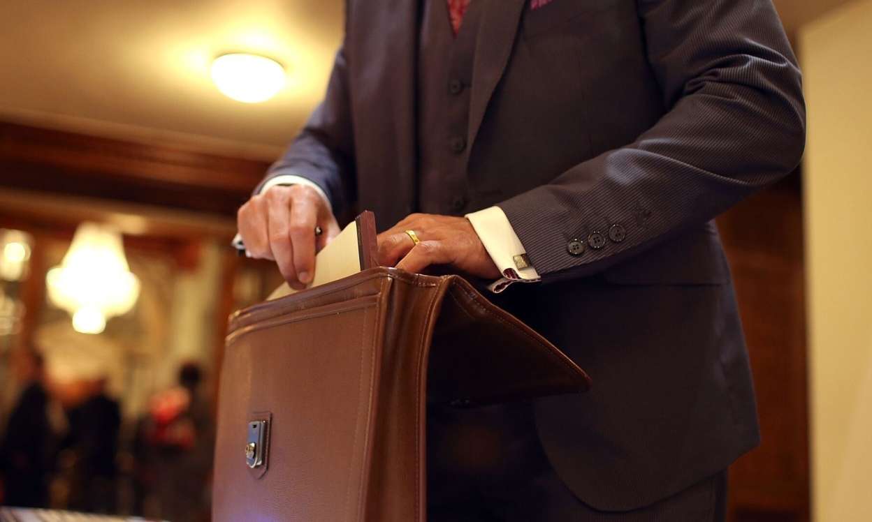 Dövlət qurumlarında kimlər işdən çıxarılır - SİYAHI 