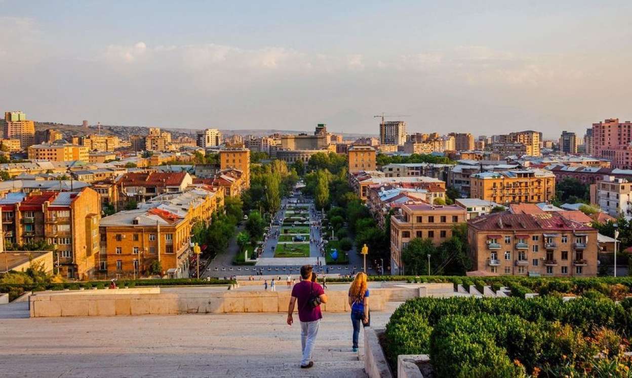 Ermənistanda ev alan azərbaycanlılar... - Rəsmi 