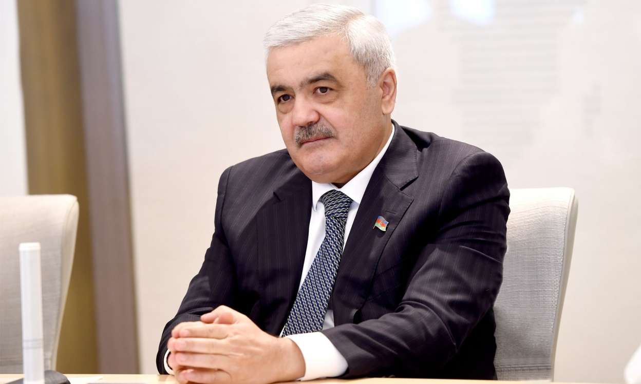 Rövnəq Abdullayevə AĞIR İTKİ 