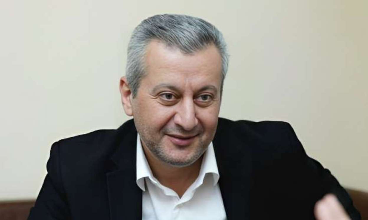 Muğannanı səhv anlamısınız: “ruhu sizlə olan” bu Nəsimi deyil... 