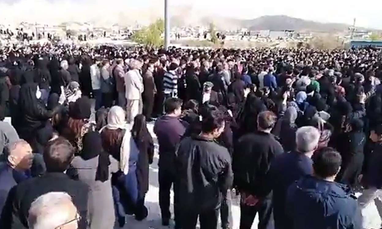 Xamenei lider seçildi, İran xalqı küçələrə axışdı - Video 