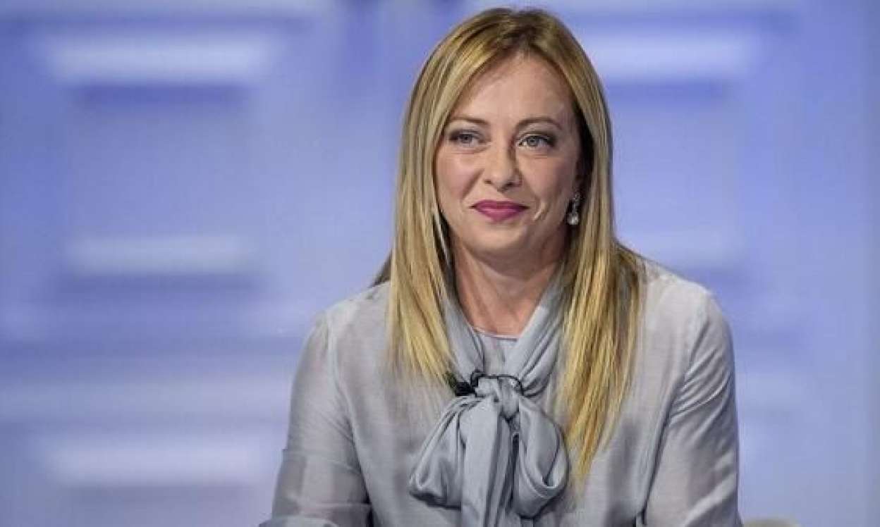 "Meloni mənə yalvardı, yazığım gəldi" 