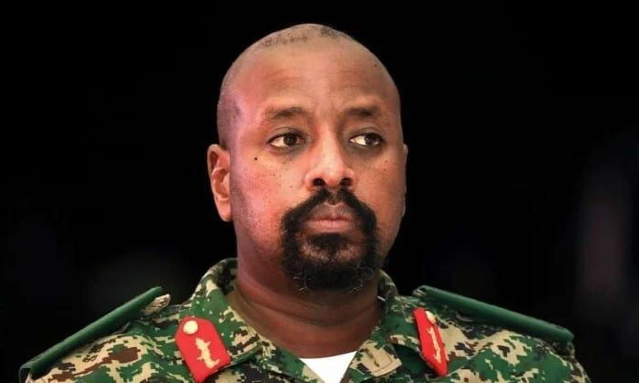 General Türkiyədən 1 milyard dollar və ən gözəl qadını istədi 