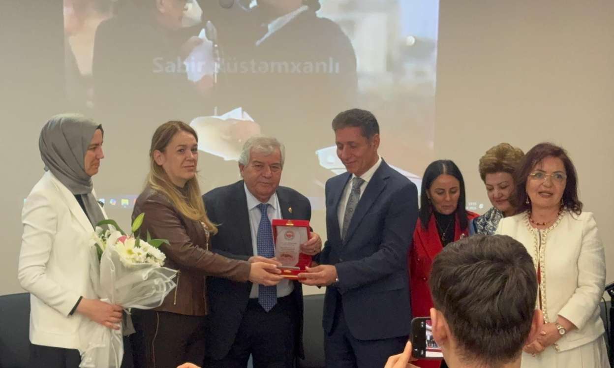 Ankarada Sabir Rüstəmxanlını duyğulandıran hadisə – Şəhidlikdə adına 80 ağac əkildi 