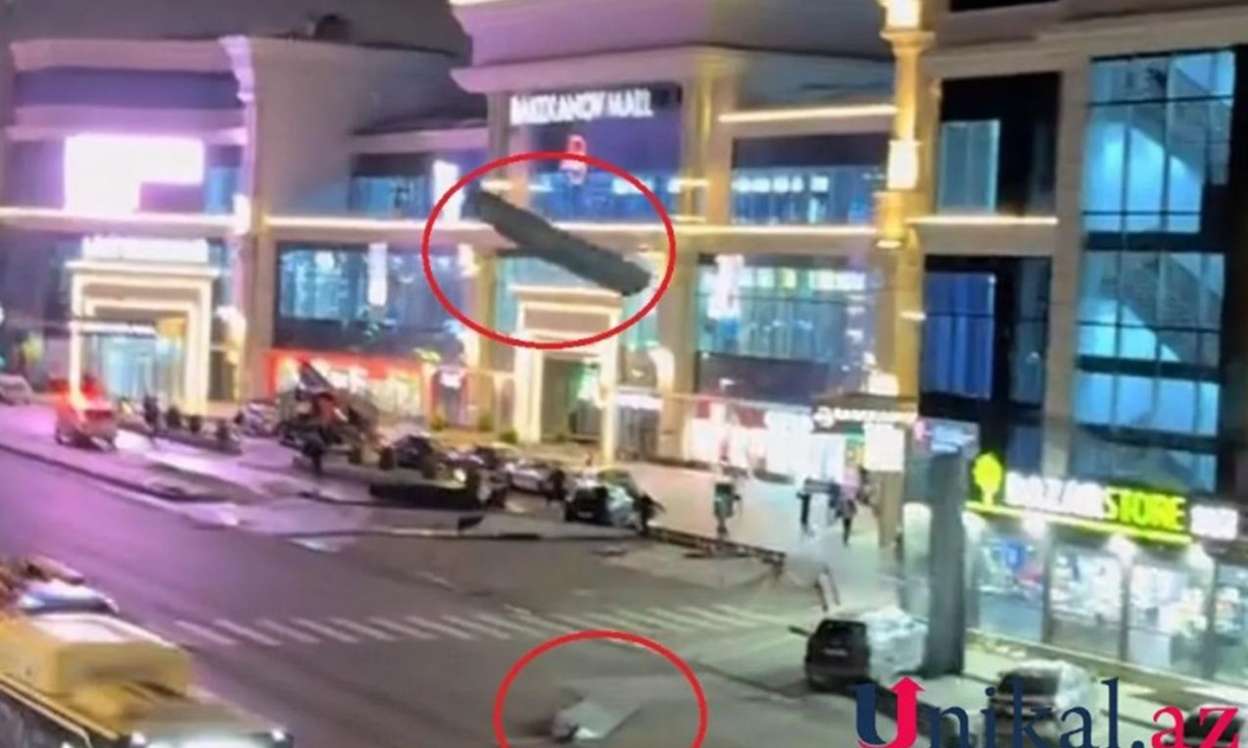 Bakıda “mall”un dam örtüyü uçdu - VİDEO