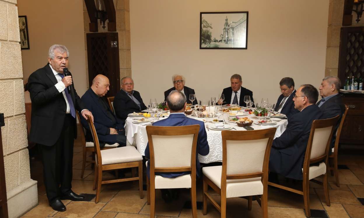 Səmadan asılan Anar, göydən düşən Behrudi, özünə sağlıq deyən akademiklər…  - Bir dövrün yubileyi
