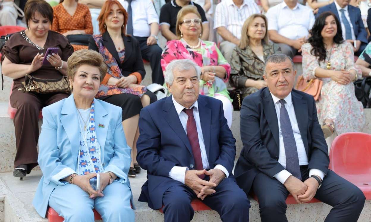 Sabir Rüstəmxanlı yenidən meydanda:   80 illik yubileyə minlərlə insan qatıldı