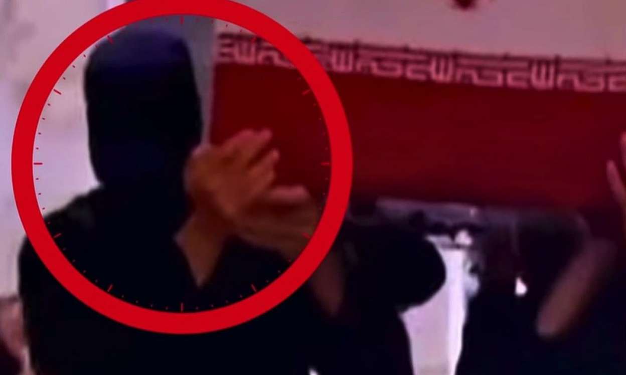 Xameneinin tabutunu daşıyan gizli şəxs kimdir? - VİDEO