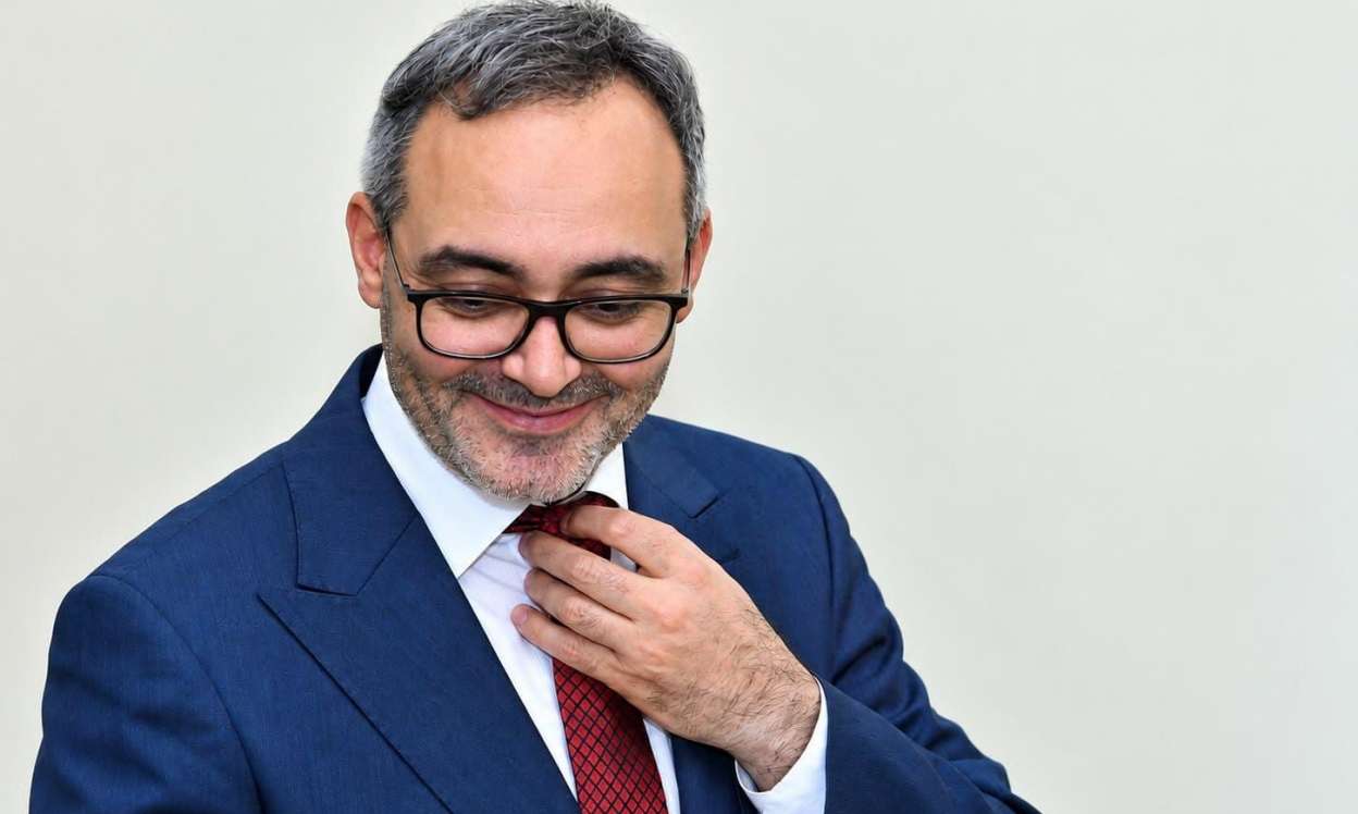 Gedib başını daşa döyə bilərsən,  amma adını yox…